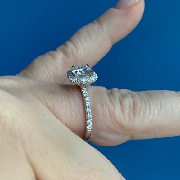 #119 Absolutely perfect 1.5 cttw halo Moissanite ring!!! - Picture 3 of 6
